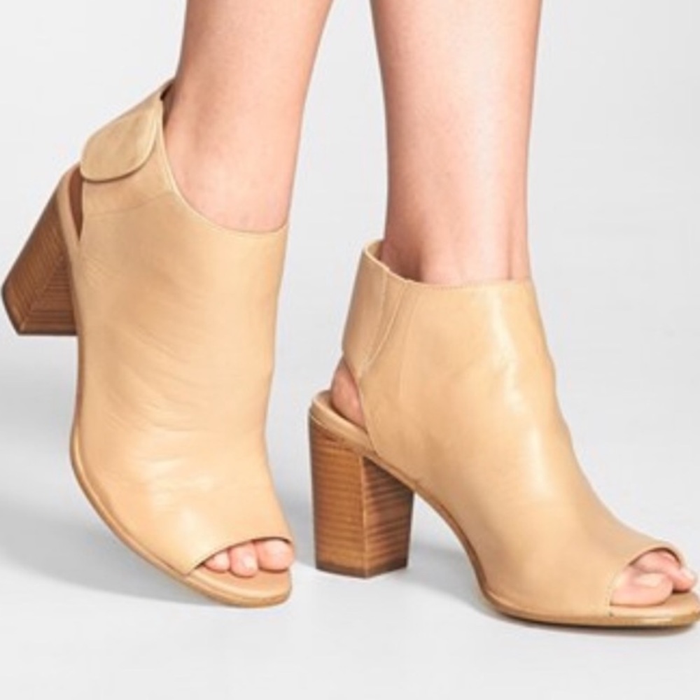 Steve Madden peep toe nude leather heels